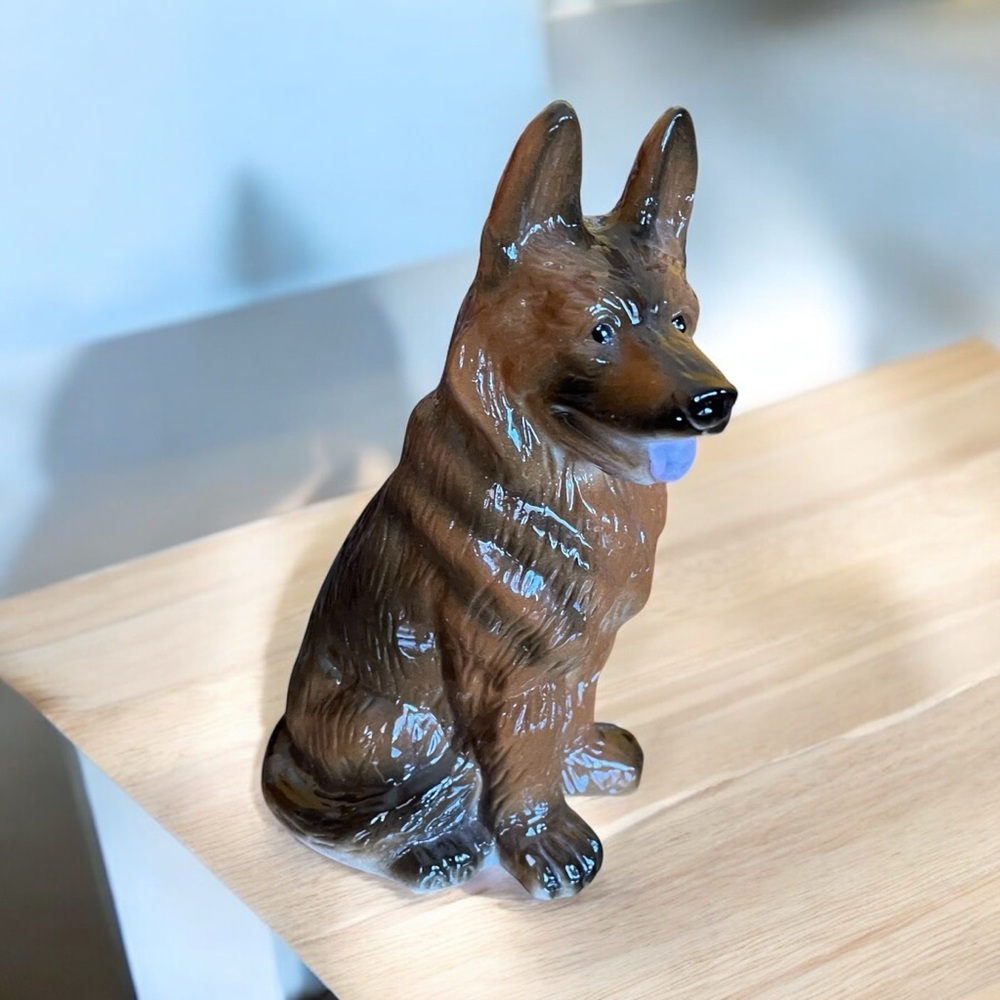Vintage Ceramic Sitting German Shepard Dog Collectable Figurine-Made in China